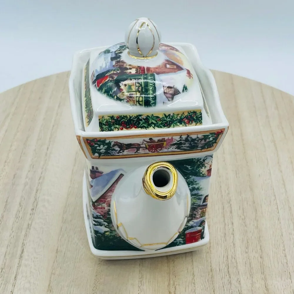James Sadler Merry Christmas Teapot Gold Trim 2003 Past Times Oxford England